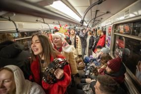 Колядники в київському метро