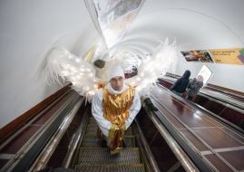 Колядник у костюмі янгола