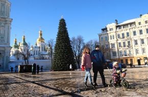Головна ялинка країни на Софійській площі в Києві