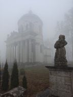 Костел Св. Йосифа та Воздвиження у густому тумані