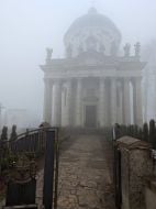 Костел Св. Йосифа та Воздвиження у густому тумані