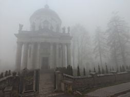Костел Св. Йосифа та Воздвиження у густому тумані