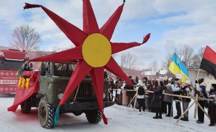 Большая рождественская звезда на транспортной платформе