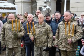 Military personnel during joint prayer