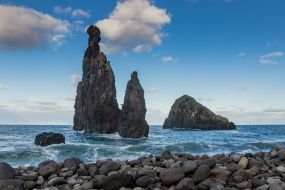 Скалы в Атлантическом океане