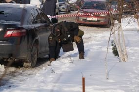 Саперы обезвреживают взрывоопасные элементы после атаки в Харькове