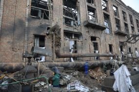 Последствия российских ракетных ударов по Дарницкой ТЭЦ в Киеве