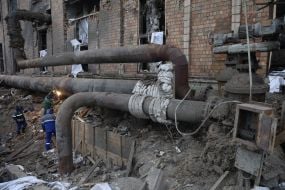 Последствия российских ракетных ударов по Дарницкой ТЭЦ в Киеве