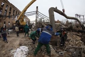 Последствия российских ракетных ударов по Дарницкой ТЭЦ в Киеве