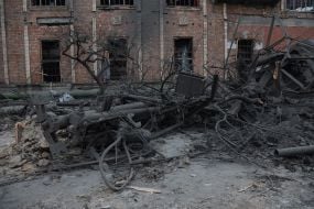 Последствия российских ракетных ударов по Дарницкой ТЭЦ в Киеве