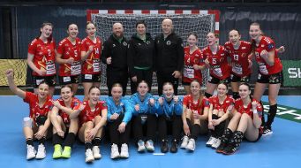 Tetyana Shtefan, Vitaliy Andronov and handball players of the Halychanka club (Lviv)