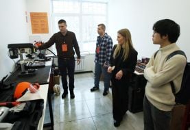 Учасники офіційного відкриття першої в Україні лабораторії робототехніки RoboLab в Києві