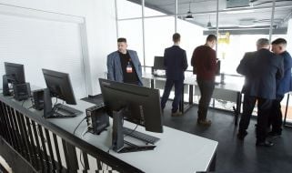 Учасники офіційного відкриття першої в Україні лабораторії робототехніки RoboLab в Києві