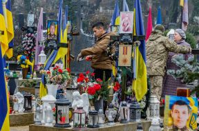 Flower-laying ceremony on the Hill of Glory in Uzhhorod