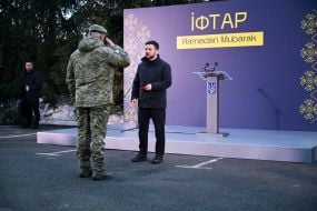 Президент Украины Владимир Зеленский посетил Ифтар и вручил награды защитникам-мусульманам