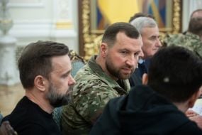 Viktor Mykyta, Yevheniy Khmara