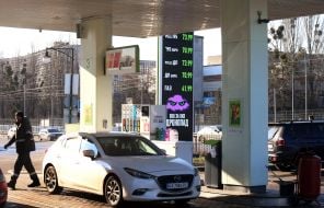 Автомобили на автозаправке в Киеве