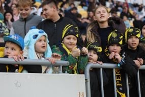 Young fans of FC "Rukh"