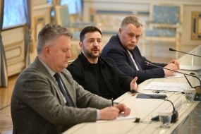 Volodymyr Zelenskyy, Serhiy Kyslytsia, Ihor Zhovkva