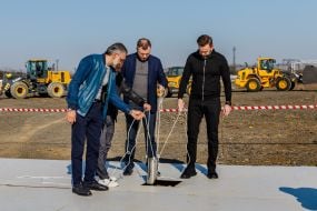 Виктор Микита, Виталий Кондратов и представители предприятия ООО "БФ ЗАВОД"