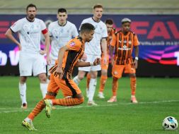 Игровой момент матча