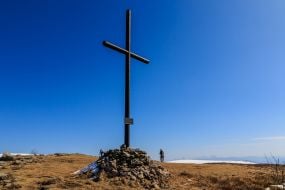 Восьмиметровый поклонный Крест на Полонине Руна