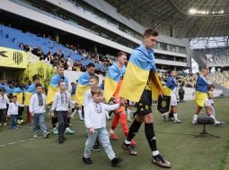 Гравці виходять на поле