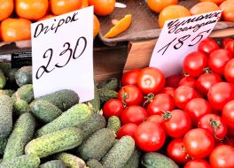 Огірки та помідори