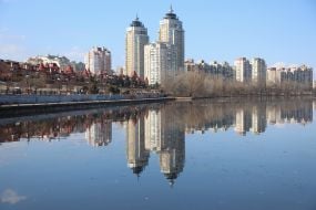 Вид на Оболонську набережну