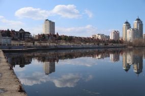 Вид на Оболонську набережну