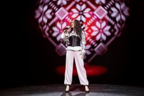 Співачка FIINKA