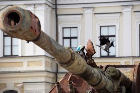 Знищена російська військова техніка на Михайлівській площі у Києві