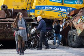 Уничтоженная российская военная техника на Михайловской площади в Киеве