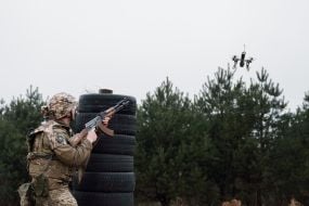 Военная подготовка военнослужащих-новобранцев на одном из полигонов учебного центра ВСУ