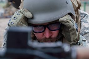 Военная подготовка военнослужащих-новобранцев на одном из полигонов учебного центра ВСУ