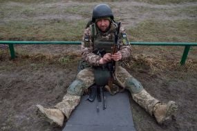 Военная подготовка военнослужащих-новобранцев на одном из полигонов учебного центра ВСУ