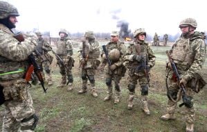 Военная подготовка военнослужащих-новобранцев на одном из полигонов учебного центра ВСУ