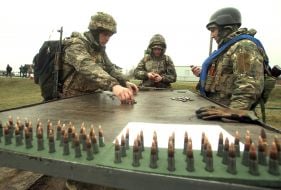 Военная подготовка военнослужащих-новобранцев на одном из полигонов учебного центра ВСУ