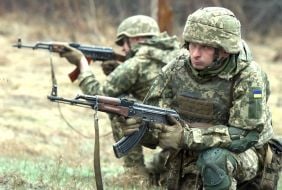 Военная подготовка военнослужащих-новобранцев на одном из полигонов учебного центра ВСУ