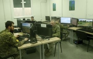 Военная подготовка военнослужащих на одном из полигонов учебного центра ВСУ