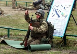 Военная подготовка военнослужащих-новобранцев на одном из полигонов учебного центра ВСУ