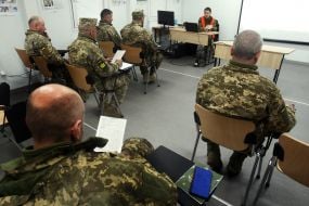 Военная подготовка военнослужащих на одном из полигонов учебного центра ВСУ