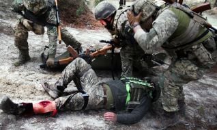 Военная подготовка военнослужащих-новобранцев на одном из полигонов учебного центра ВСУ