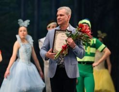 People's Artist of Ukraine Igor Khramov is congratulated by the audience with a standing ovation on his 60th birthday