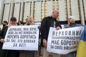 Учасники акції на підтримку Сергія Кузнєцова