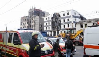 Поврежденные в результате ракетной атаки отели в Киеве