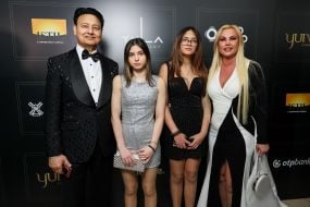 Мохаммад Захур, певица Камалия (Kamaliya) и их дочери - Мирабелла и Арабелла