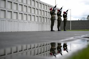 Farewell volley in honor of military serviceman, famous comedian and screenwriter Artur Petrov