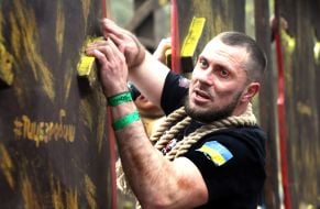 Participant of the Wild Race military-sports event