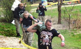 Participants of the Wild Race military-sports event